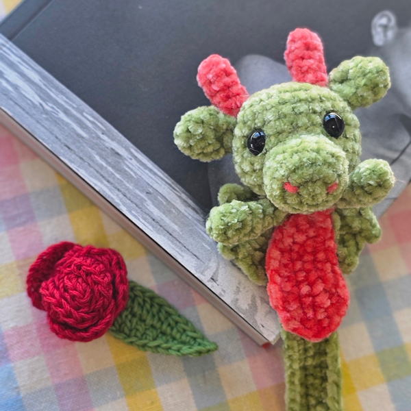 Taller de Sant Jordi "Punto de libro dragón"